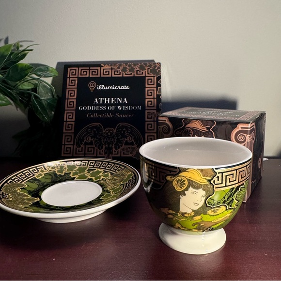 💡Illumicrate Athena Teacup & Saucer - Picture 1 of 7